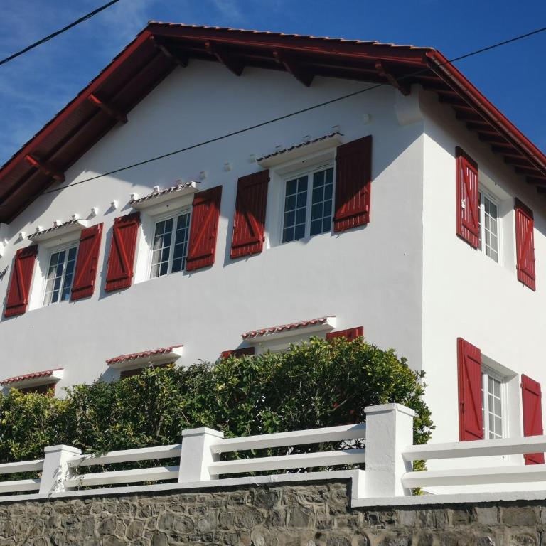 Chambres d'hôtes "HOR DAGO" près de la gare d'Hendaye avec le petit-déjeuner - Chambre Double - Vue sur Jardin - 3
