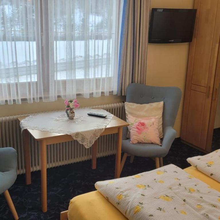 Gästehaus Raab - Doppelzimmer mit Dusche - 6