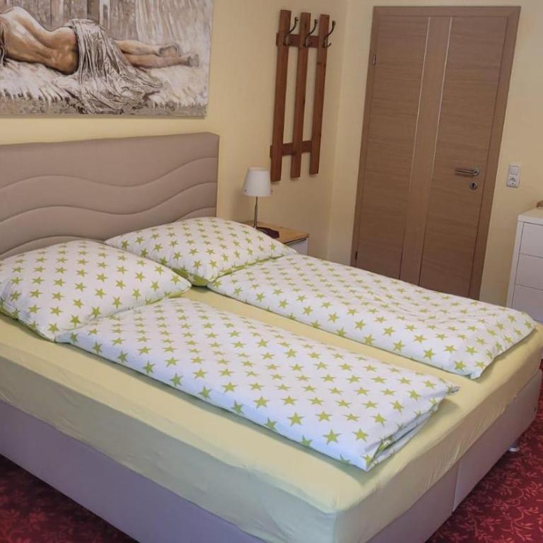 Gästehaus Raab - Doppelzimmer mit Dusche - 4