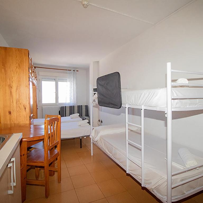 Cims Pas 3000 - Studio (4 Erwachsene) - 3