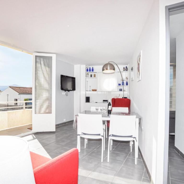 Stunning Apartment In Saint Cyprien Plage - One-Bedroom Apartment - 9