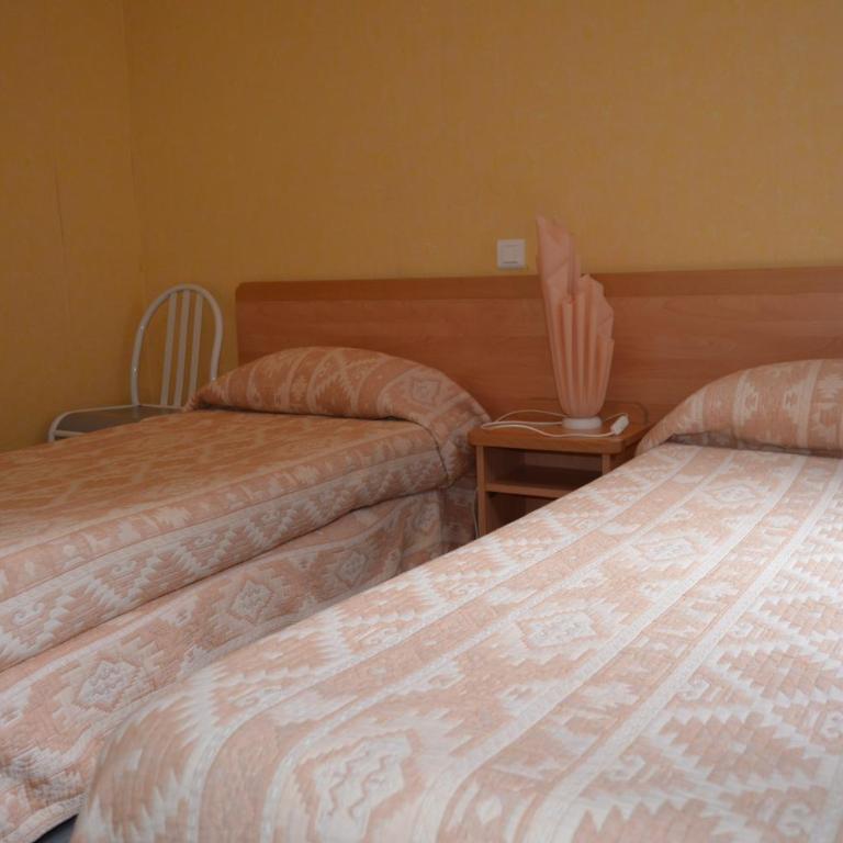 Hôtel Montfort - Chambre Quadruple - Vue sur Jardin - 2