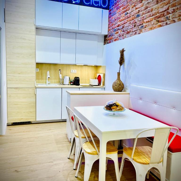 G18_Apartamento para 8 con 3 habitaciones 2 baños en Chamberí - Three-Bedroom Apartment - 16