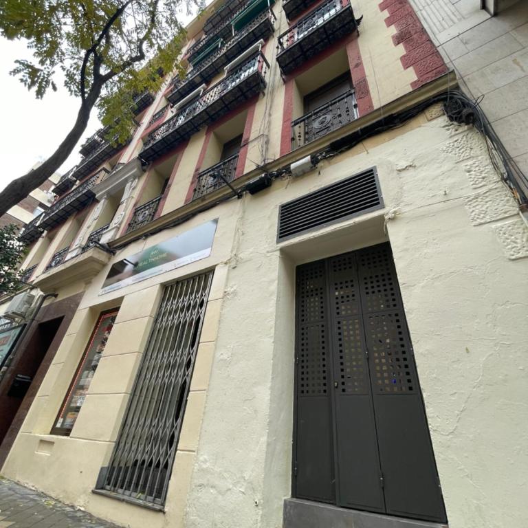 G18_Apartamento para 8 con 3 habitaciones 2 baños en Chamberí - Three-Bedroom Apartment - 42