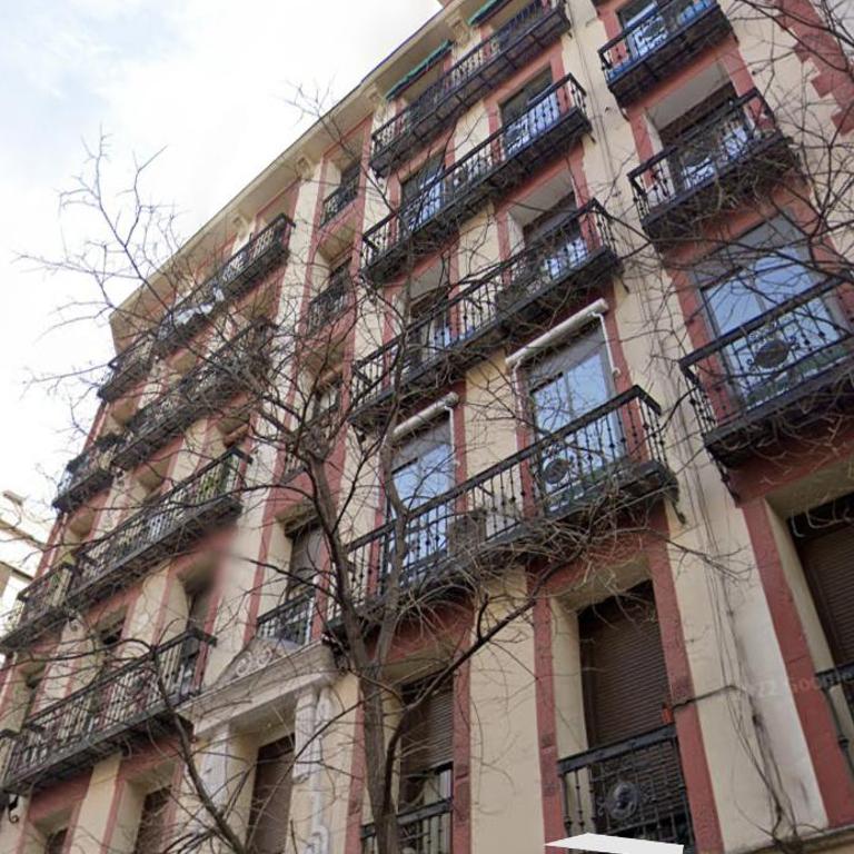 G18_Apartamento para 8 con 3 habitaciones 2 baños en Chamberí - Three-Bedroom Apartment - 43
