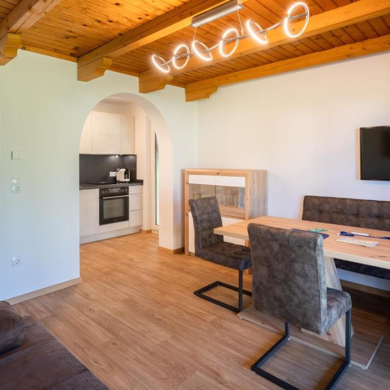 Erlebnisbauernhof Tschom - Chalet mit 2 Schlafzimmern - 1