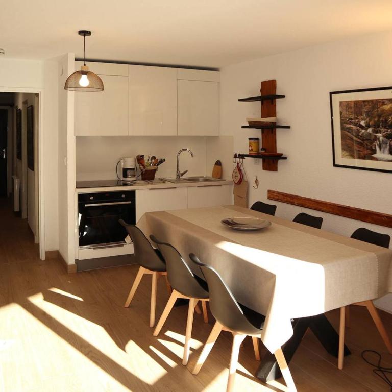 Appartement rénové pour 6 pers., balcon exposé sud, pieds des pistes, proche centre station et calme. - FR-1-322-146 - Apartment (6 Erwachsene) - 2
