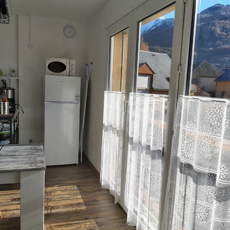 Appartement 2pers, superbe vue montagne, exposé sud, Résidence très calme, parking, 5mns à pied du centre - Appartement 1 Chambre - 17