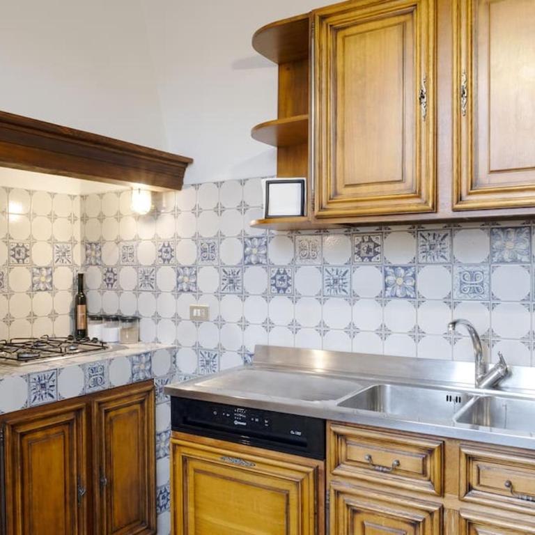 D/T Elegant & Spacious Flat 2' walk train station - Apartment - 30