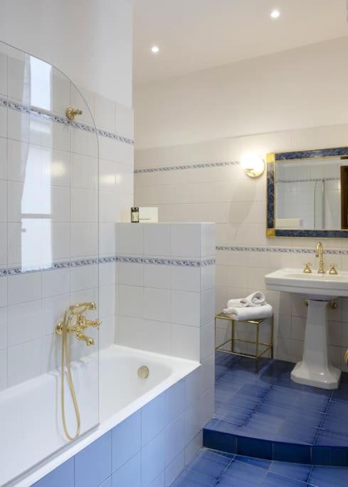 D/T Elegant & Spacious Flat 2' walk train station - Apartment - 23