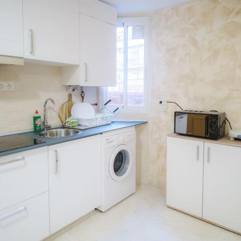 Piso acogedor en Madrid centro - Three-Bedroom Apartment - 8