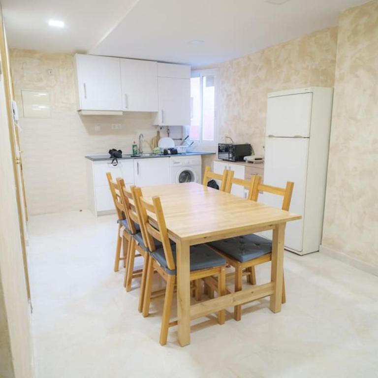 Piso acogedor en Madrid centro - Three-Bedroom Apartment - 5
