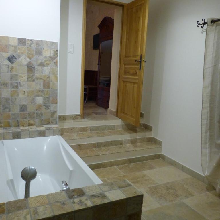 Le Mas d'Isnard - Grande Chambre Double ou Lits Jumeaux - 6