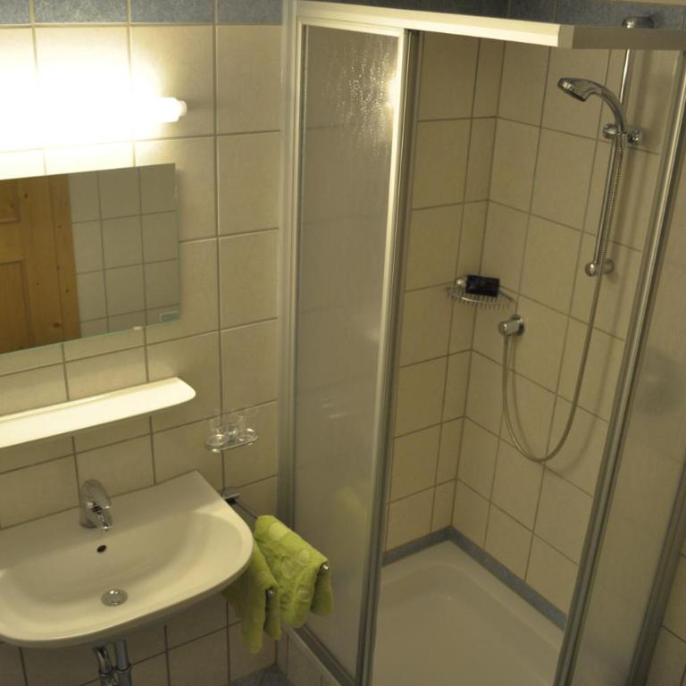 Hotel Garni Bergwelt - Einzelzimmer mit eigenem externen Bad - 4