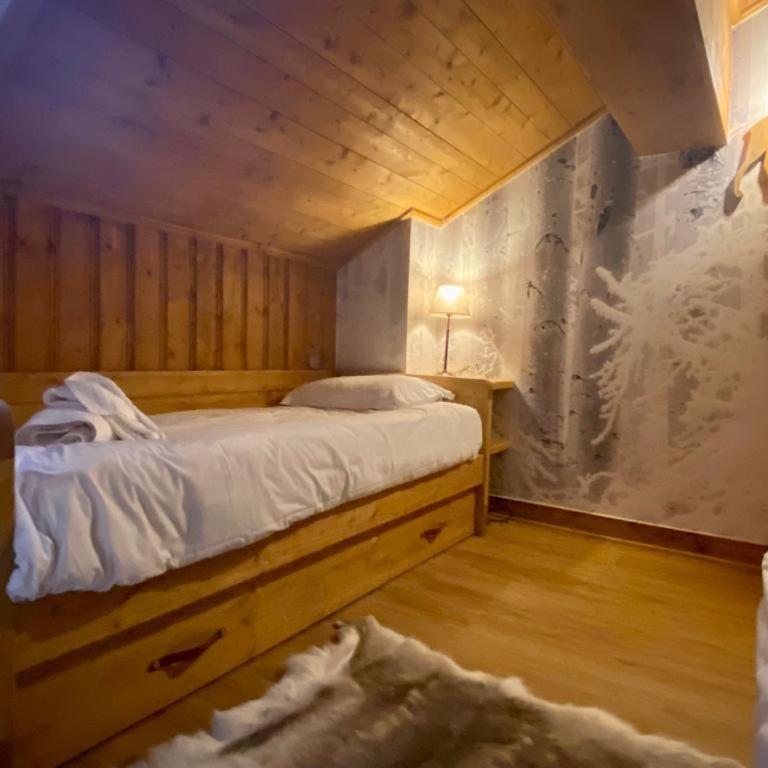 Chalet Mont Blanc - Arc 1950 - Ski-in Ski-out, 2 bed duplex, sleeps 8 - Two-Bedroom Apartment - 16