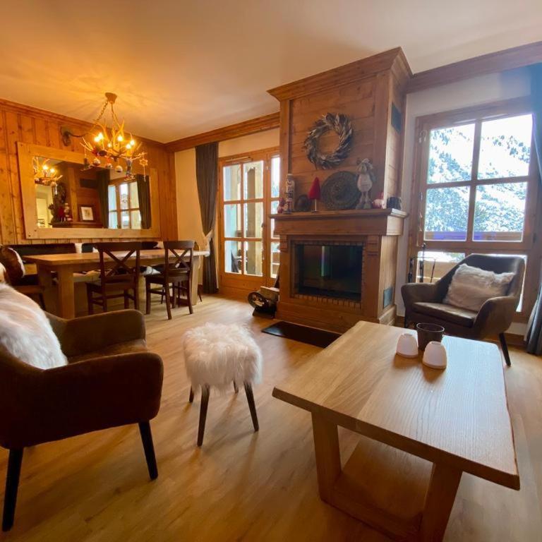 Chalet Mont Blanc - Arc 1950 - Ski-in Ski-out, 2 bed duplex, sleeps 8 - Two-Bedroom Apartment - 8