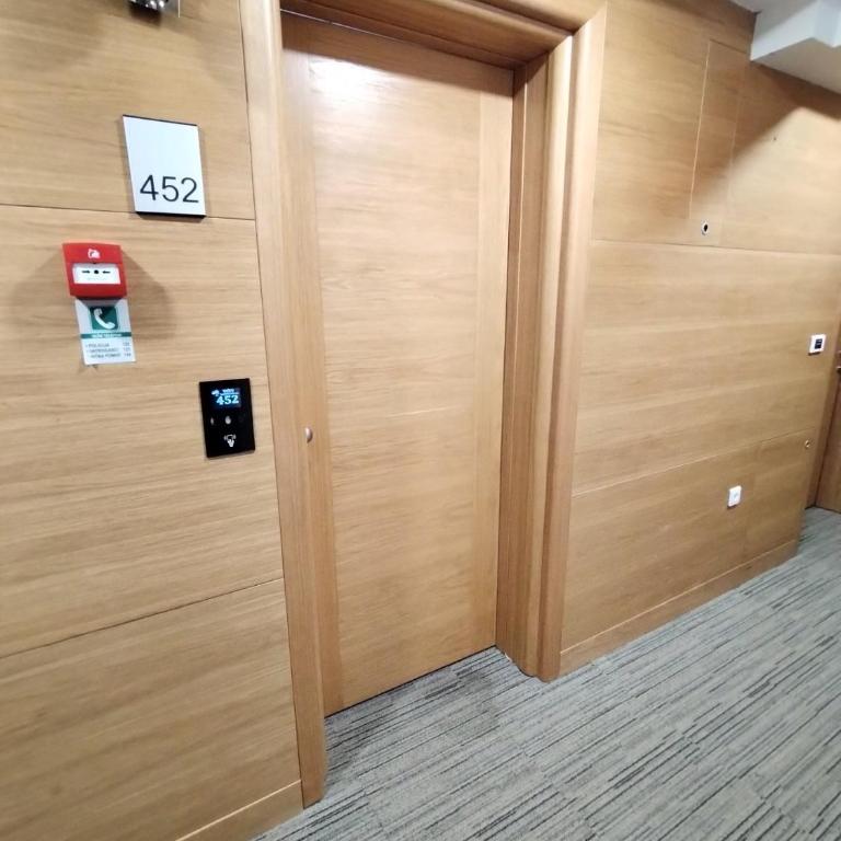 Aparthotel Vucko, depandans, U452 sa pogledom na stazu - private host - Apartment with Balcony - 30