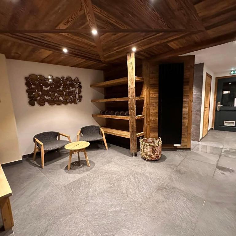 Chalet Mont Blanc - Arc 1950 - Ski-in Ski-out, 2 bed duplex, sleeps 8 - Two-Bedroom Apartment - 28