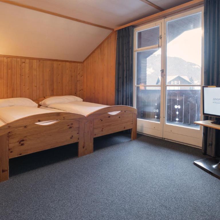 Jungfrau Lodge, Swiss Mountain Hotel - Vierbettzimmer mit eigenem Bad - 2