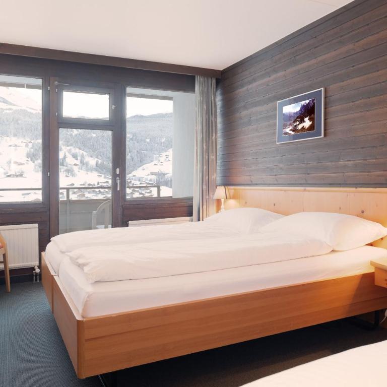 Jungfrau Lodge, Annex Crystal - Habitación Triple con balcón y vistas al Eiger - 2