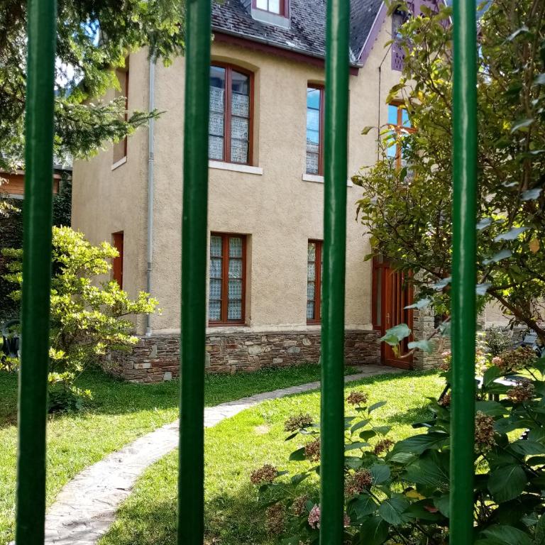 Villa SYLVIE plein centre de Luchon - Four-Bedroom House - 1