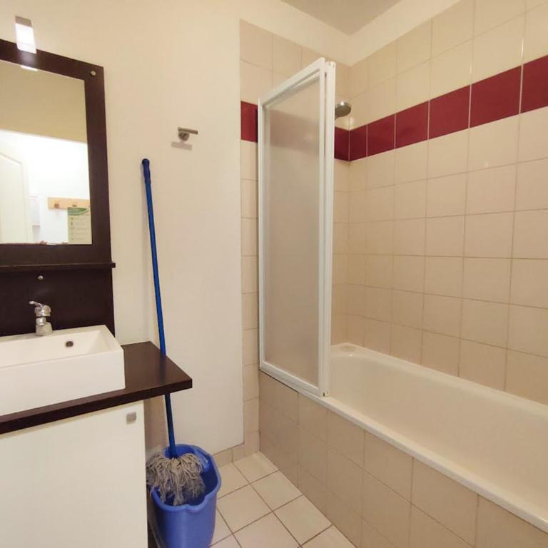Le Coudon, T2, centre Luchon, wifi, casier à skis, ascenseur, 5 personnes - Apartamento de 1 dormitorio - 7
