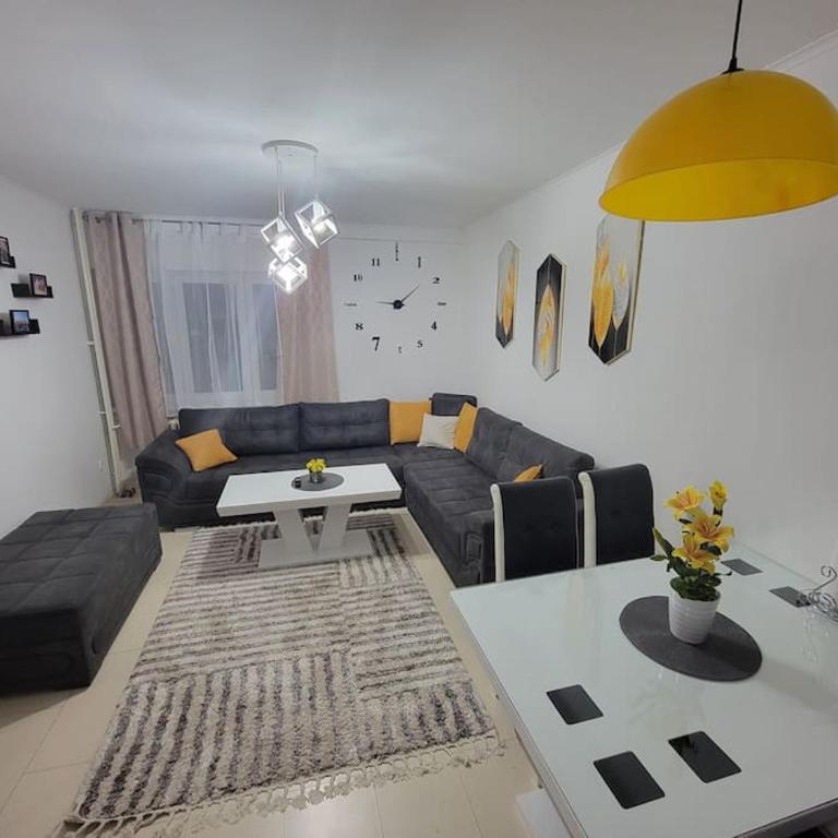 Spacious Apartment in Novi Sad - Apartman sa 2 Spavaće Sobe - 1