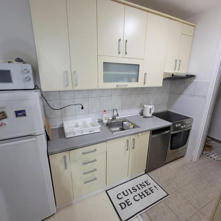Spacious Apartment in Novi Sad - Apartman sa 2 Spavaće Sobe - 3