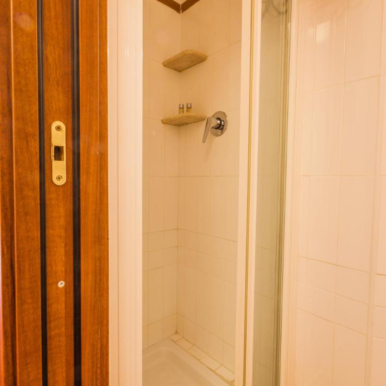 Hotel 4 Coronati - Camera Matrimoniale - 11