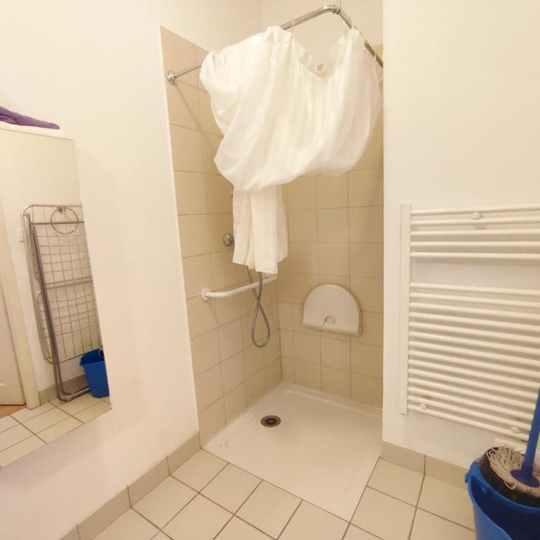 Pat 83, T2, centre Luchon, wifi, casier à skis, 4 personnes - Appartement 1 Chambre - 8
