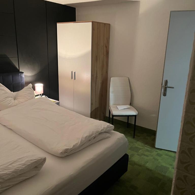 Pension Grünwald - Habitación Doble con aseo compartido - 7