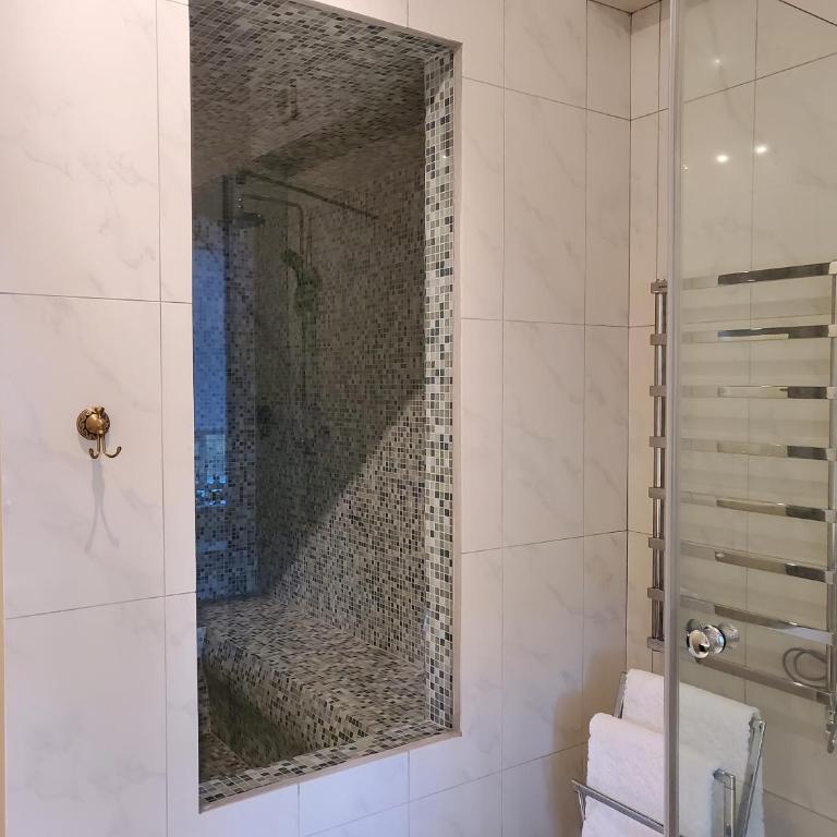 Palais Kneissl - Suite mit Poolblick - 12