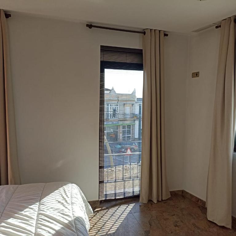 Avenida Reyes Católicos - Apartamento de 2 dormitorios - 4