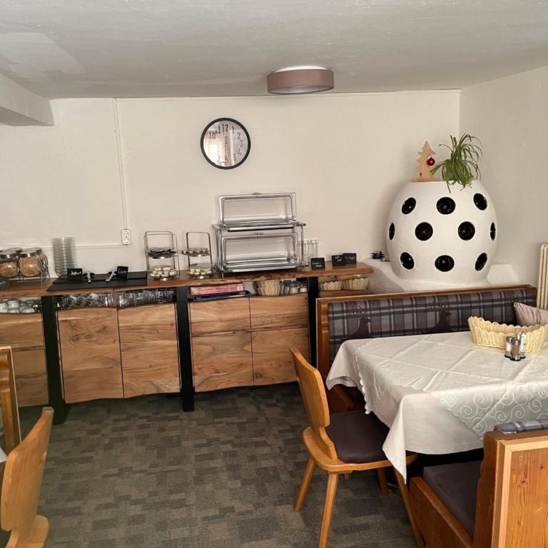 Pension Grünwald - Habitación Doble con aseo compartido - 5