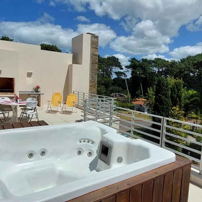 ESPECTACULAR PENTHOUSE CON TERRAZA PARRILLERO Y JACUZZI PROPIO, PREMIADO POR AWARD TERCER AÑO CONSECUTIVO -Edificio Jardins Del Est San Rafael- - One-Bedroom Apartment - 1