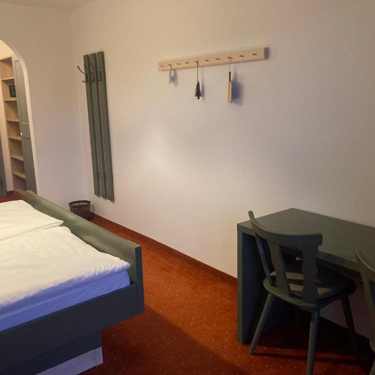 Rosi`s - Doppelzimmer mit Balkon - 8
