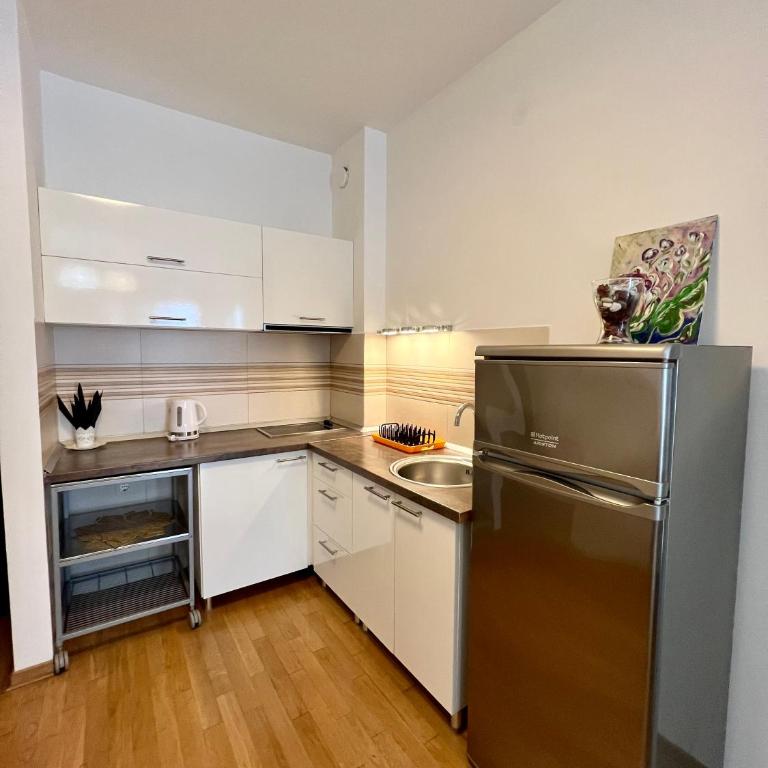 City Centre Getaway - Two-Bedroom Apartment - 10