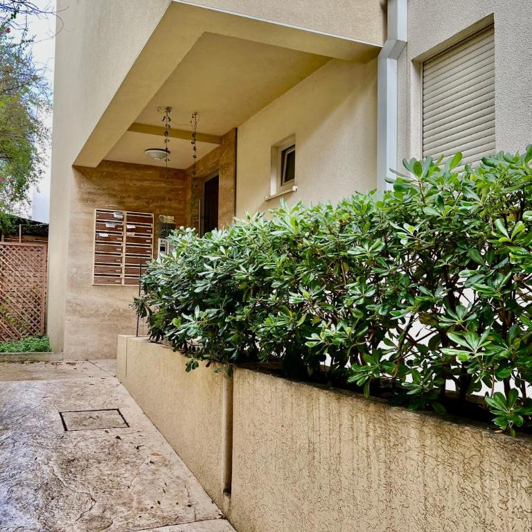 City Centre Getaway - Two-Bedroom Apartment - 24