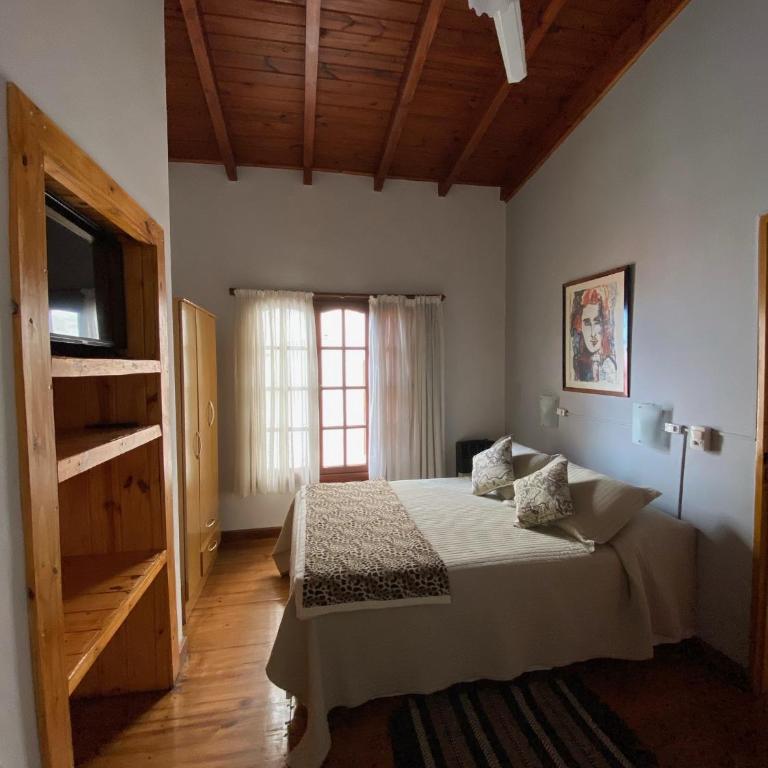 HOSTERIA ISABEL Departamentos y Habitaciones con baño privado - Habitación Triple Básica - 1