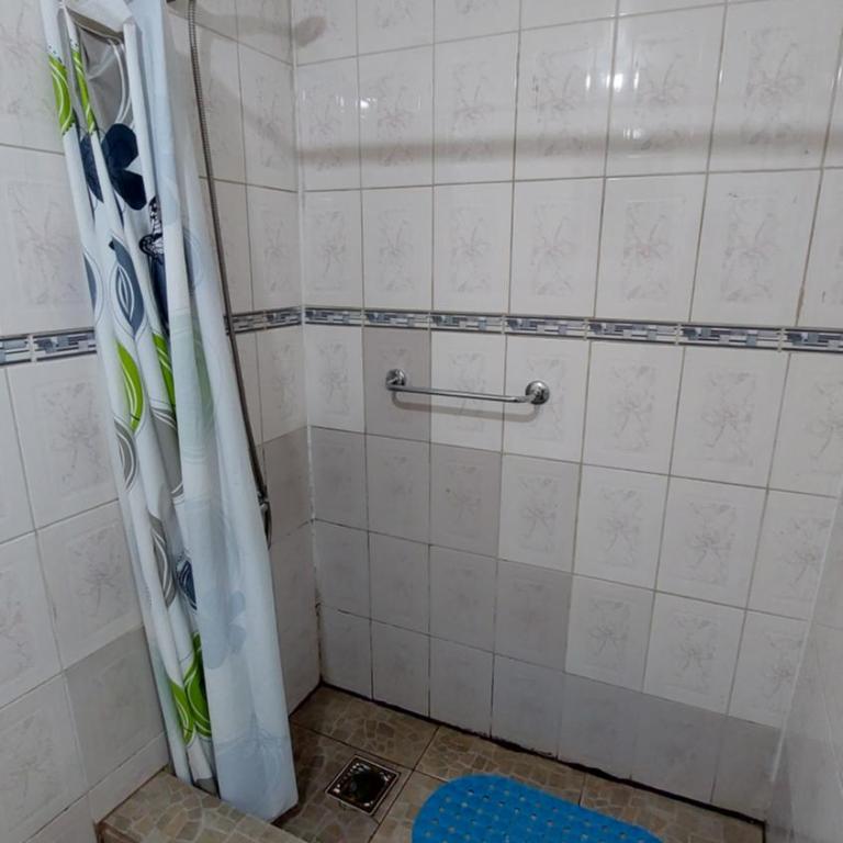 Hospedaje Familiar - Habitación Individual Económica - 11