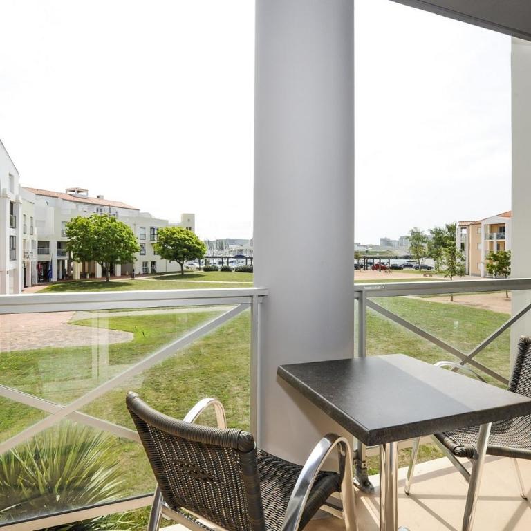 The Originals Boutique, Hôtel Admiral's, Les Sables-d'Olonne - Suite - Vue sur Port - 2