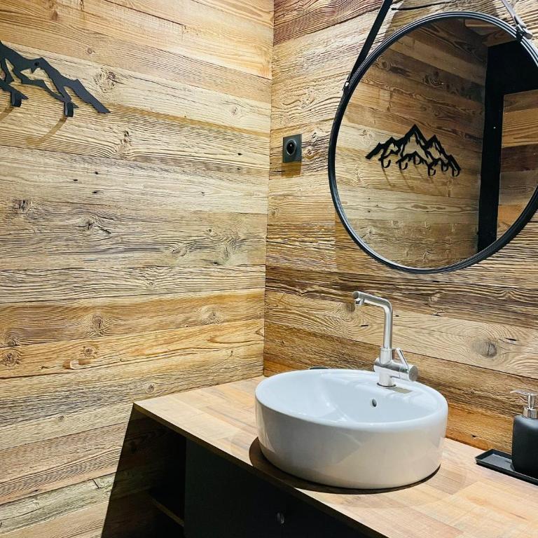 MyHome - Chamallow - appart 4-6 places rénové - cosy et confort ! - One-Bedroom Apartment with Balcony and Mountain View - 10