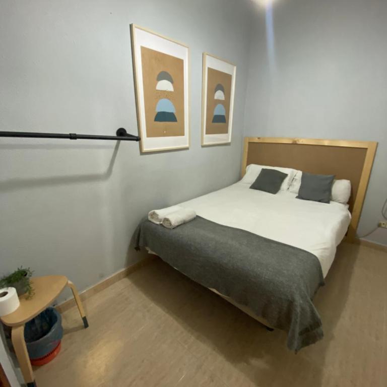 Center Madrid habitaciones - Double Room with Shared Bathroom - 2