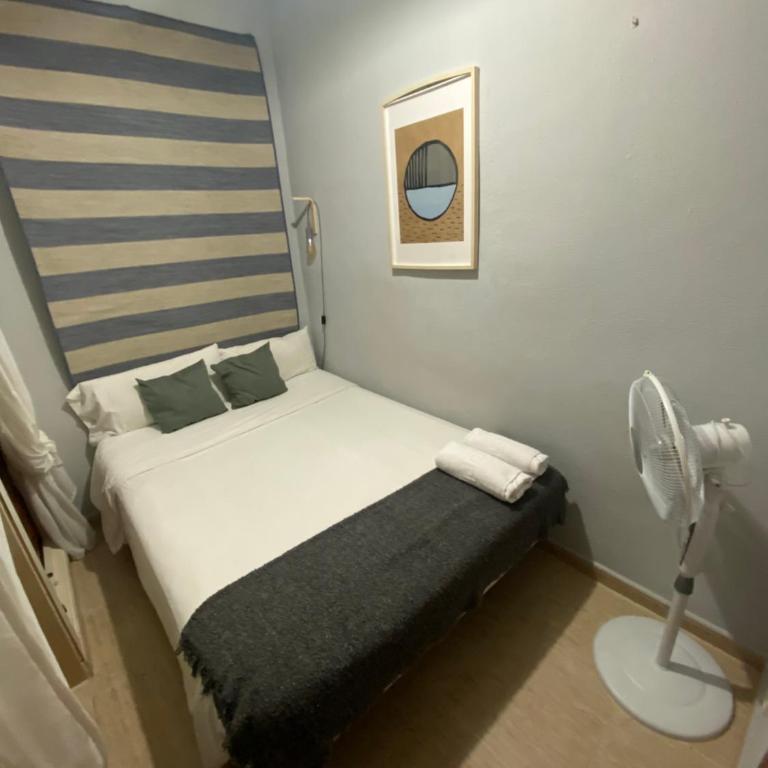 Center Madrid habitaciones - Double Room with Shared Bathroom - 2