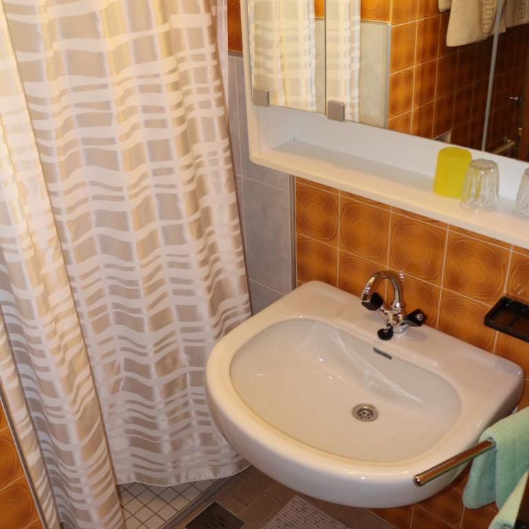Ferienwohnungen Kraker - Apartment mit 2 Schlafzimmern und Balkon - 5