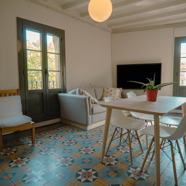 Smartr Barcelona Ramblas - Three-Bedroom Apartment - 10