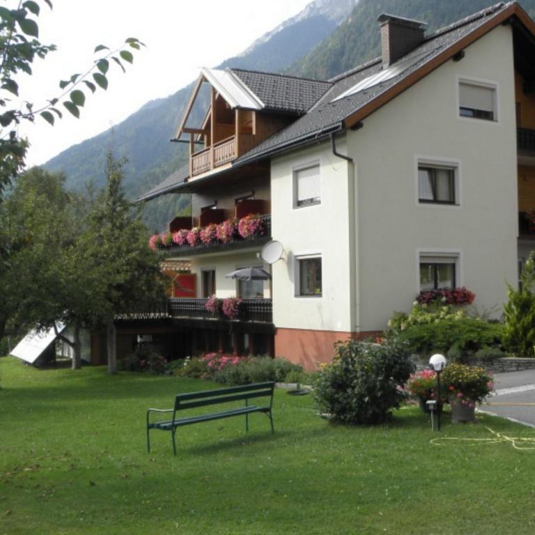 Ferienwohnungen Kraker - Apartment mit 2 Schlafzimmern und Balkon - 12