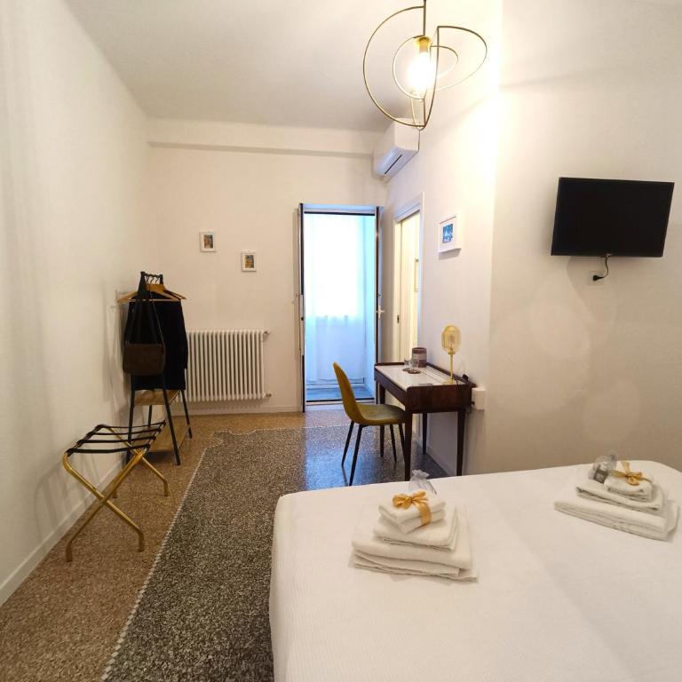 Filo - Double Room with Private Bathroom - 5