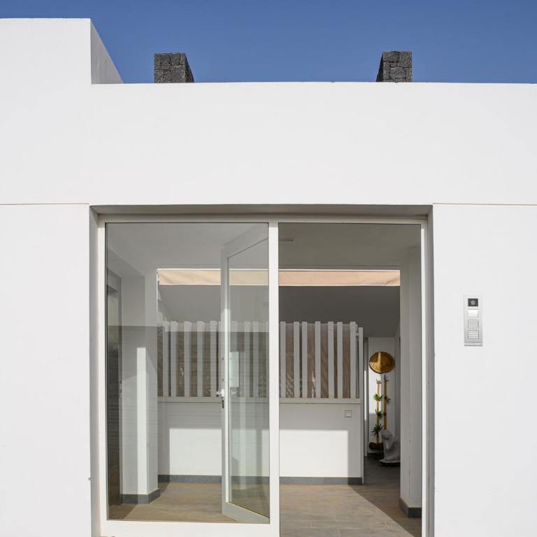 La Marinera House - Near the beach, Air-Con, Fast Wifi and SAT tv By Lanzarote Vacation Homes - Three-Bedroom House - 24
