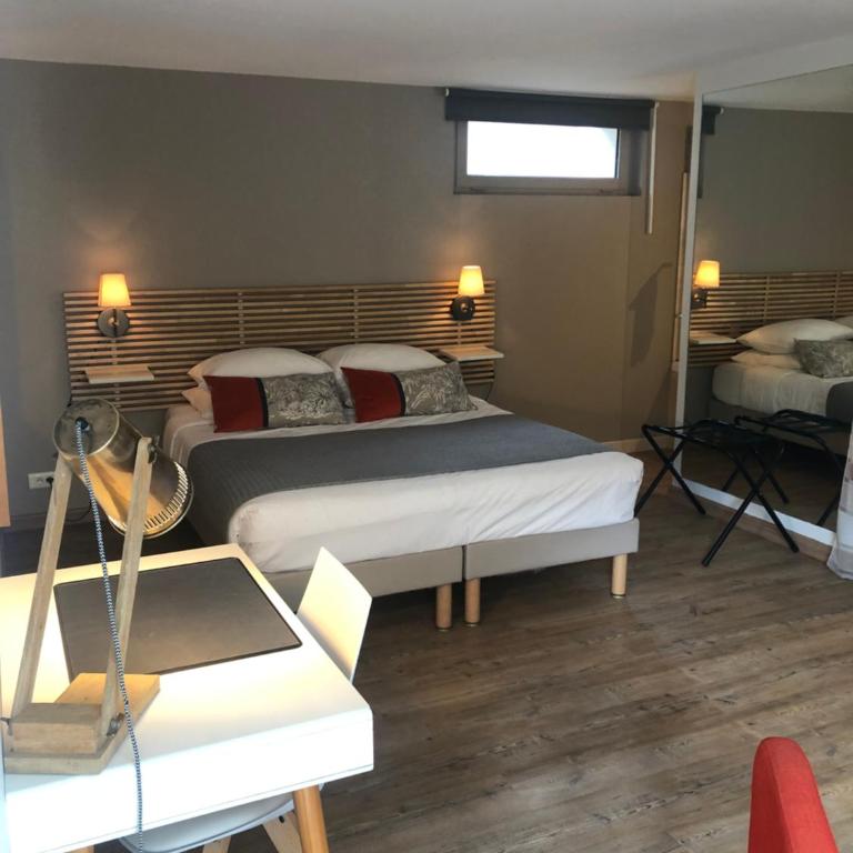 Couette et Café - Chambre Double avec Salle de Bains Privative - 12